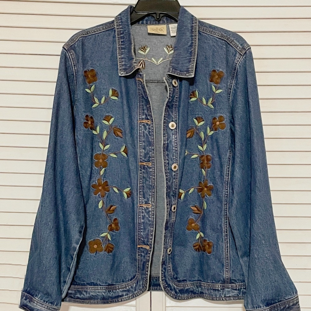 Crystal Kobe Jean Jacket- Denim -  Embroidered Flower Button - size Large